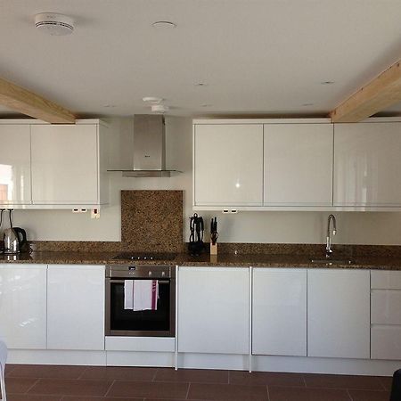 Max Serviced Apartments Commercial Road Londres Exterior foto